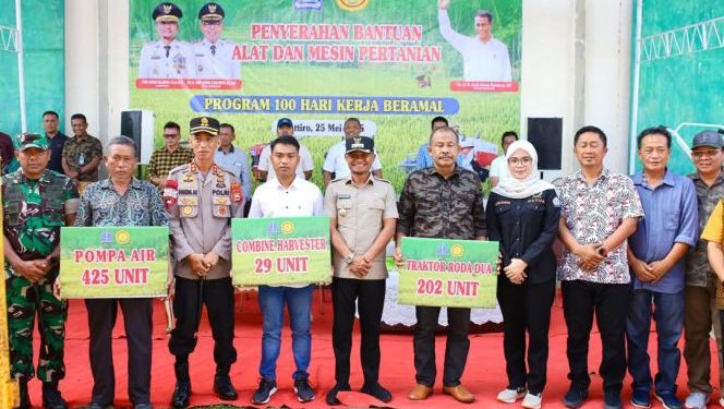 Kapolres Bone Hadiri Penyerahan Bantuan Alsintan dalam Program 100 Hari Kerja Bupati Bone