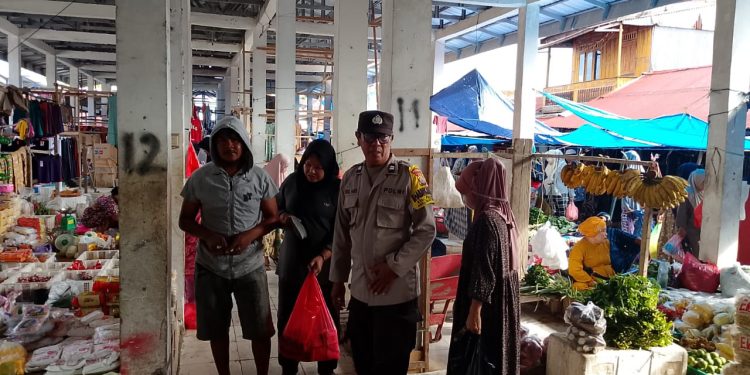 Bhabinkamtibmas Kelurahan Pallameang Laksanakan DDS dan Pengamanan Pasar Tradisional Langnga