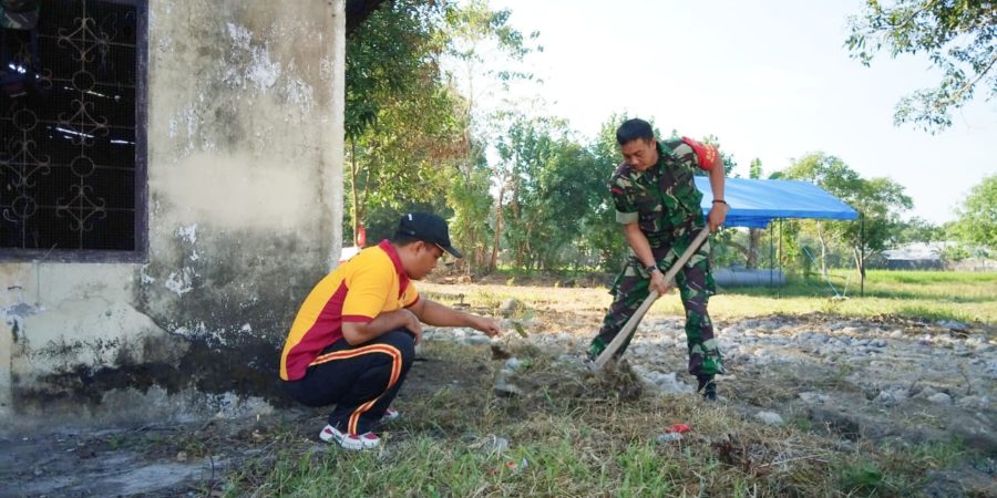 Kerja Bakti Bersama, Begini Sinergitas Polsek Bajeng dan Koramil Sambut HUT Bhayangkara