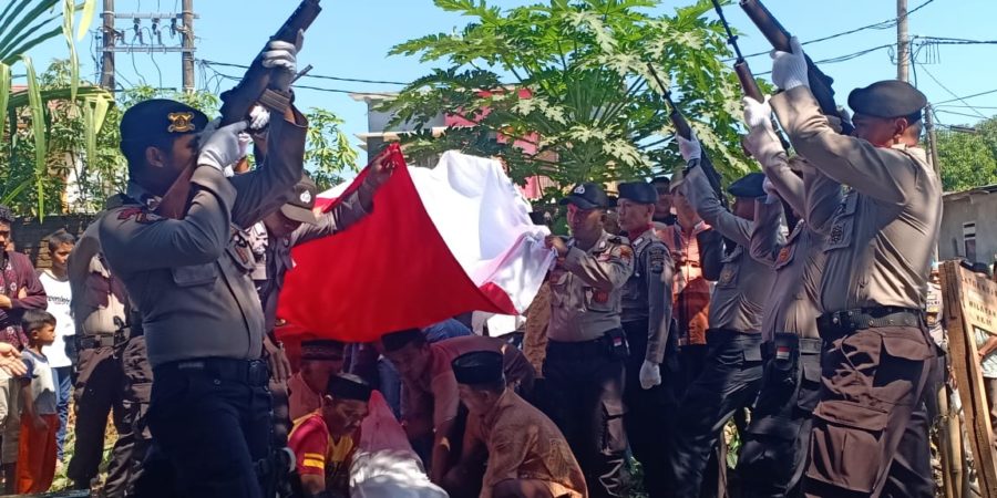 Penghormatan Terakhir, Pemakaman Ipda Umar Digelar Secara Dinas oleh Polres Gowa