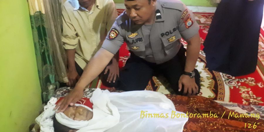 Beri Dukungan Moril, Bhabinkamtibmas Bontoramba Melayat Kerumah Warga