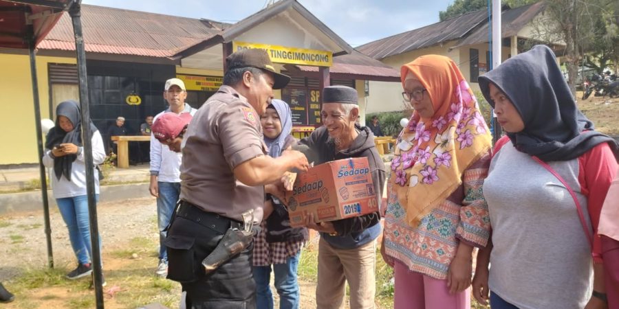 Peduli Warga Kurang Mampu, Wakapolsek Tinggimoncong Berikan Tali Asih