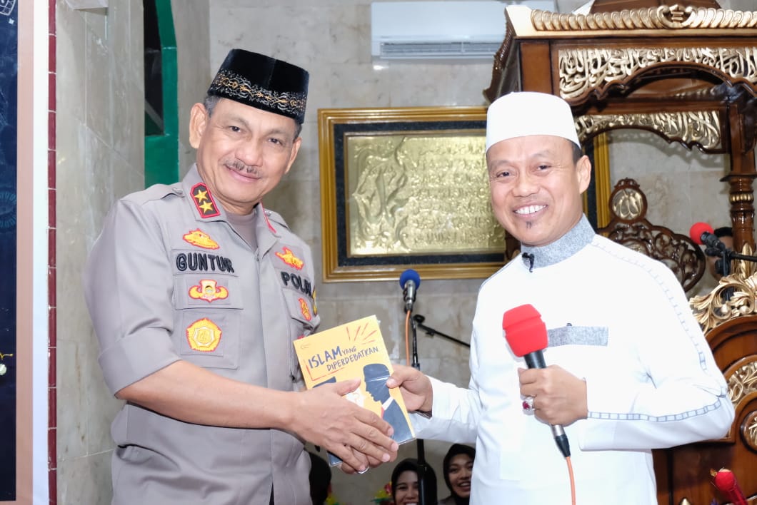 Gelar Maulid Nabi, Polda Sulsel Hadirkan Dai Kondang Ustadz Das’ad Latif