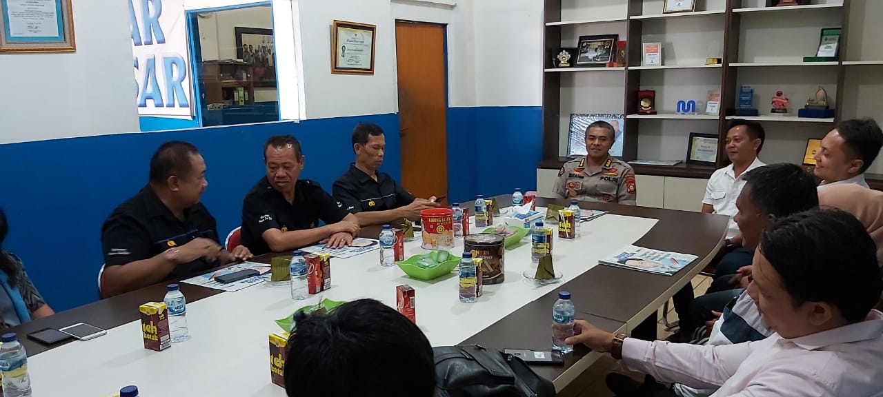 Jalin Sinergitas, Kabid Humas Polda Sulsel Kunjungi Harian Radar Makassar