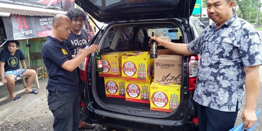 Gelar Razia, Aparat Polres Gowa Amankan Ratusan Botol Miras