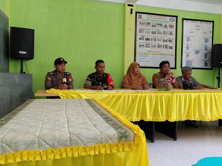 Hindari Kecurangan, Bhabinkamtibmas Polsek Enrekang Kawal Penyaluran Dana Desa