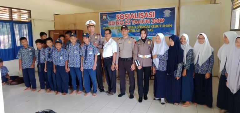 Budayakan Tertib Lalu Lintas Sejak Dini, Polres Enrekang Beri Edukasi di Sekolah