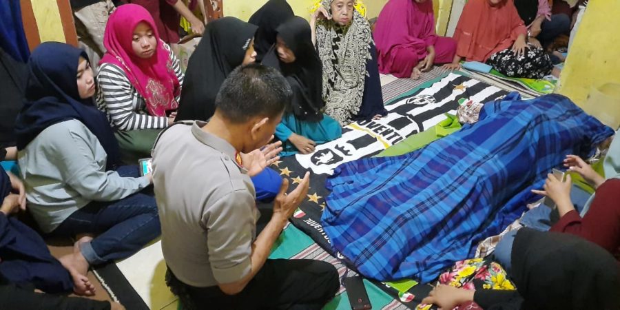Ikut Berempati, Kapolsek Somba Opu Melayat Kerumah Warganya