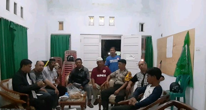 Sambangi Kamtibmas, Bhabinkamtibmas Polsek Pallangga Ajak Warga Cerdas Bermedia Sosial
