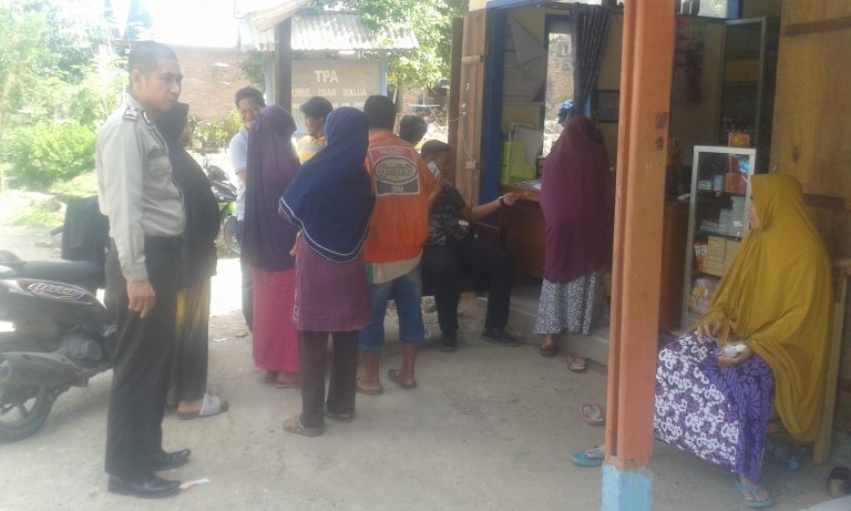 Pastikan Tepat Sasaran, Bhabinkamtibmas Polsek Malua Awasi Penyaluran Bansos PKH