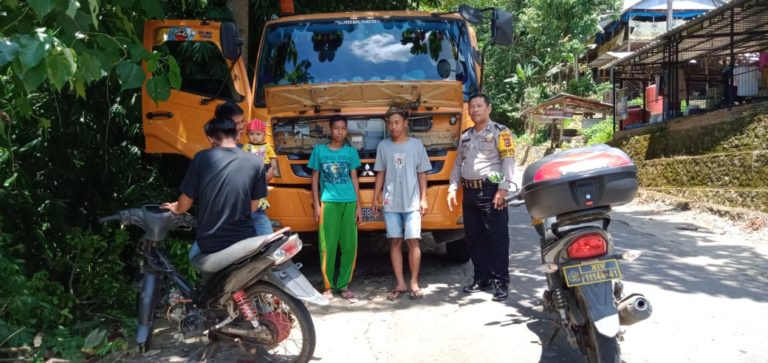 Sambangi Desa Binaan, Bhabinkamtibmas Polsek Balocci Ajak Para Pemuda Masuk Polisi