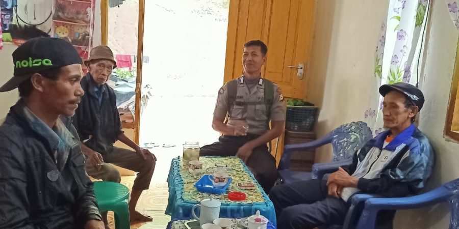 Kunjungan Kamtibmas, Bhabinkamtibmas Polsek Tinggimoncong Himbau Warga Tidak Terjerumus Paham Radikal
