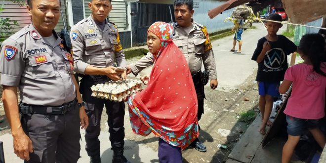 Awali Pagi, Kapolsekta Rappocini Sambangi Rumah Warga Kurang Mampu