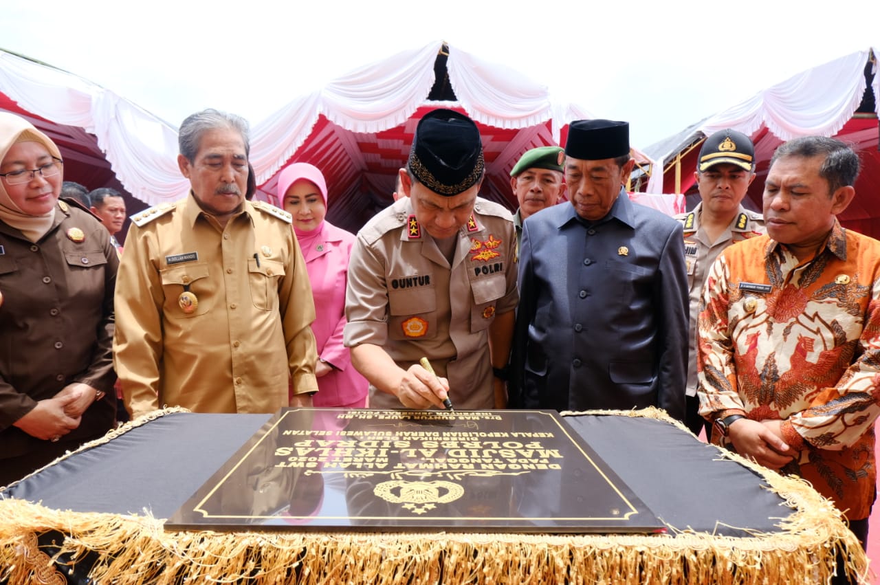 Kunker ke Sidrap, Kapolda Sulsel Resmikan Mesjid 2 Lantai Hasil Infaq Personil Polres Sidrap