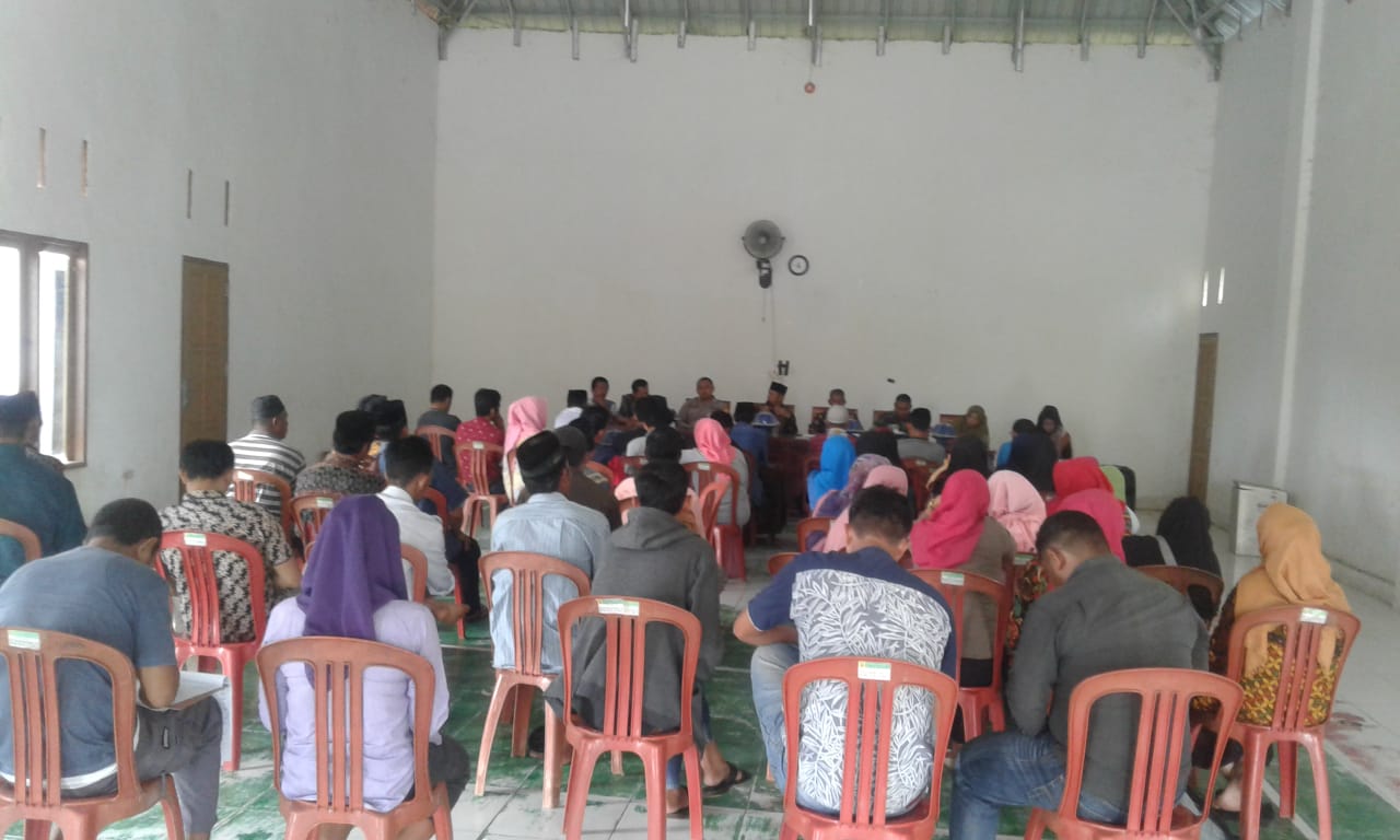 Bhabinkamtibmas Polsek Sinjai Tengah Ajak Warga Awasi dan Kawal Penggunaan Dana Desa