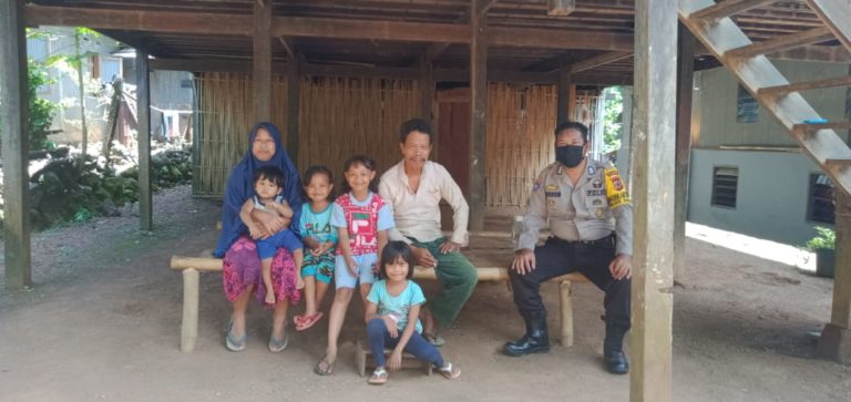 Putus Rantai Covid-19, Bhabinkamtibmas Polsek Balocci Himbau Warga Tidak Keluar Rumah
