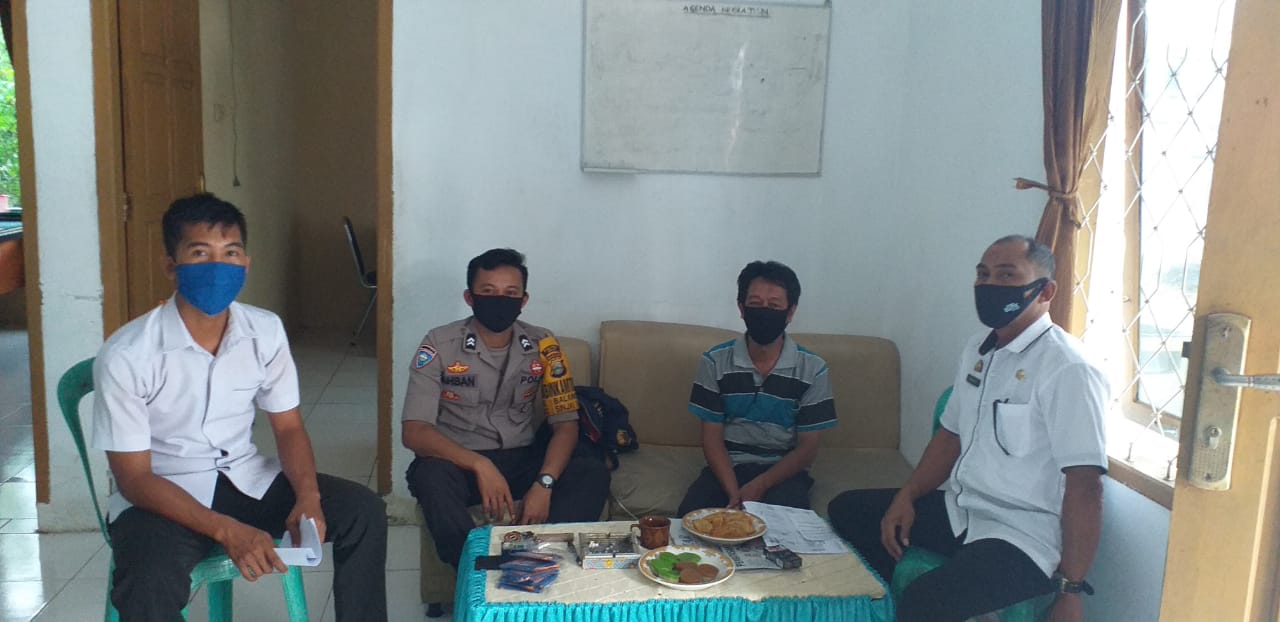 Antisipasi Kecurangan, Bhabinkamtibmas Polsek Sinjai Utara Awasi Pendataan Penerima BLT