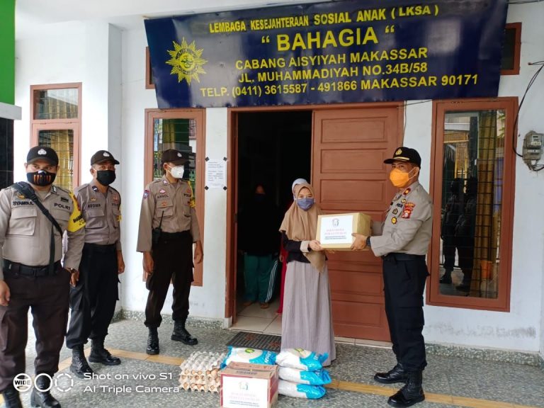 Peduli Anak Yatim, Kapolsek Wajo Berbagi Sembako di Panti Asuhan