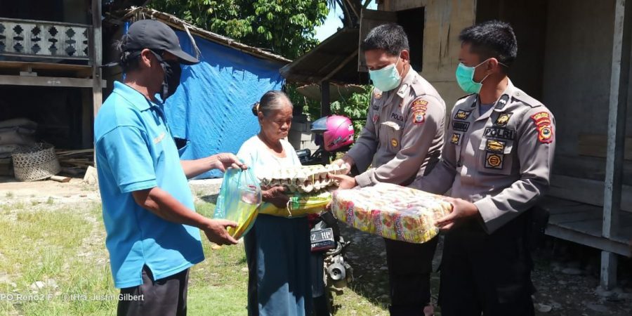 Pandemi Covid-19 Pengaruhi Ekonomi Warga, Polsek Baebunta Sigap Berikan Bantuan Sembako