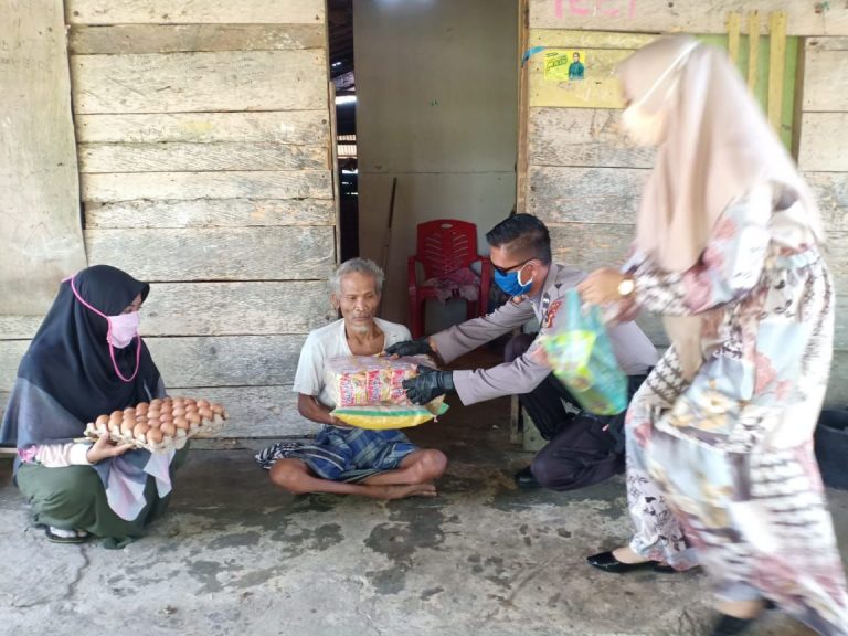 Tunjukkan Jiwa Sosial, Polsek Baebunta Gelar Bakti Sosial untuk Warga Kurang Mampu