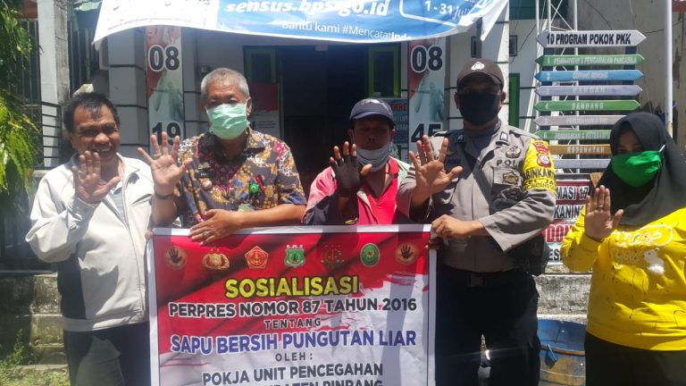 Sambangi Kantor Lurah, Bhabinkamtibmas Polsek Watang Sawitto Ingatkan Larangan Pungli
