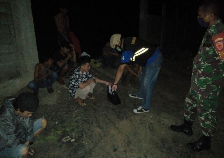 Bhabinkamtibmas Polres Palopo Bubarkan Remaja yang Sedang Pesta Miras