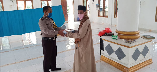 Manfaatkan Keberkahan Bulan Ramadhan, Polsek Masamba Wakafkan Alquran