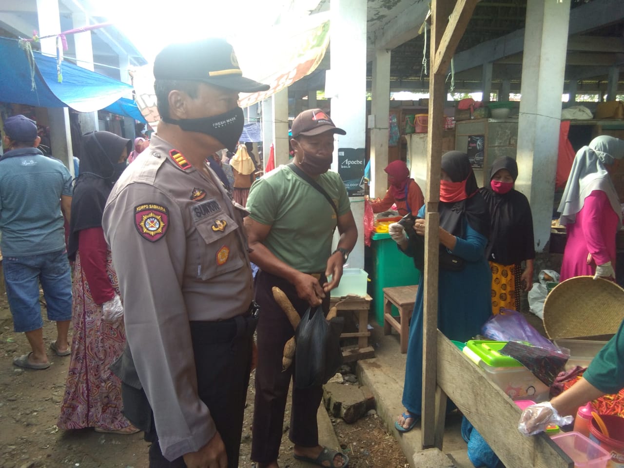 Antisipasi Lonjakan Harga Sembako, Kapolsek Sinjai Tengah Cek Stabilitas Harga di Pasar