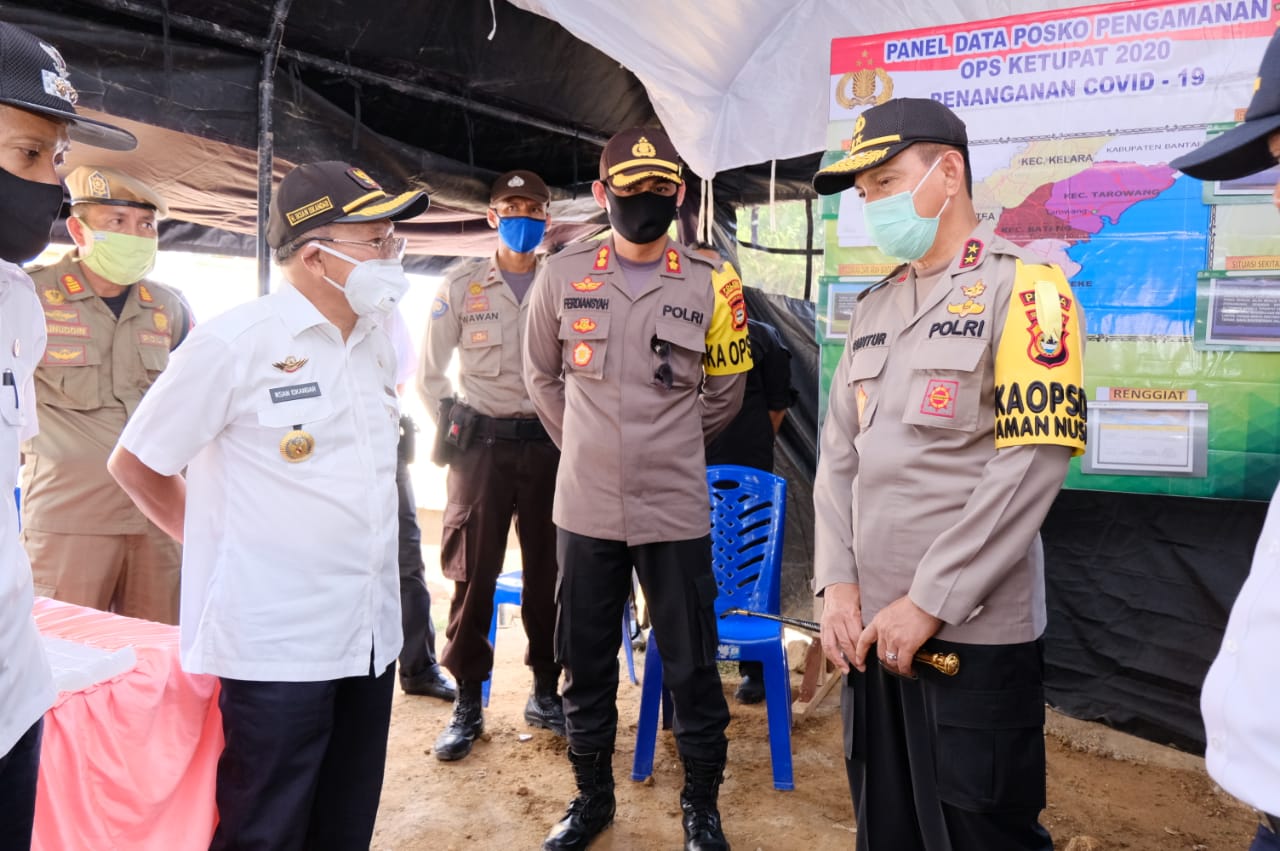 Kapolda Sulsel Pantau Situasi Pos Perbatasan Jeneponto-Bantaeng dan Beri Bingkisan