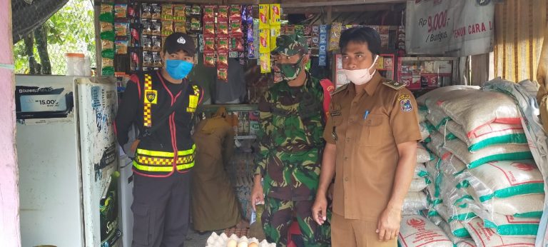 Bhabinkamtibmas Polsek Enrekang Kawal Ketat Penyaluran Bansos di Desa