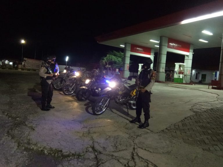 Jaga Stabilitas Keamanan, Satsabhara Polres Enrekang Lakukan Patroli Malam
