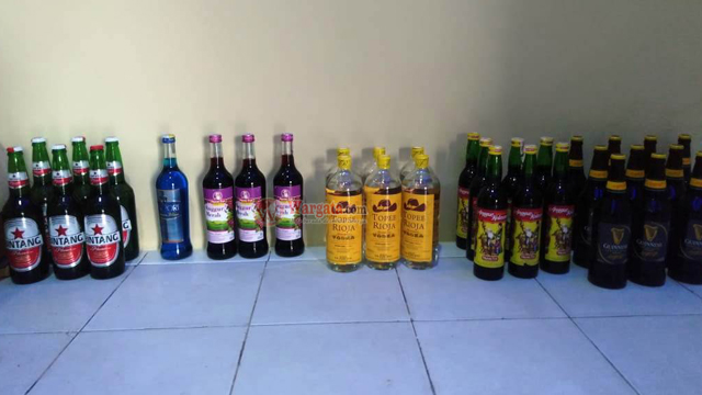 Razia Miras, Polres Luwu Utara Sita Puluhan Botol Miras di Desa Radda