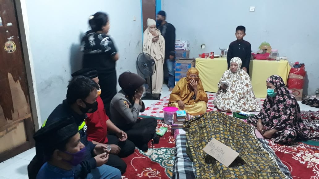 Bentuk Belasungkawa, Kapolsek Makassar Melayat Ke Rumah Duka