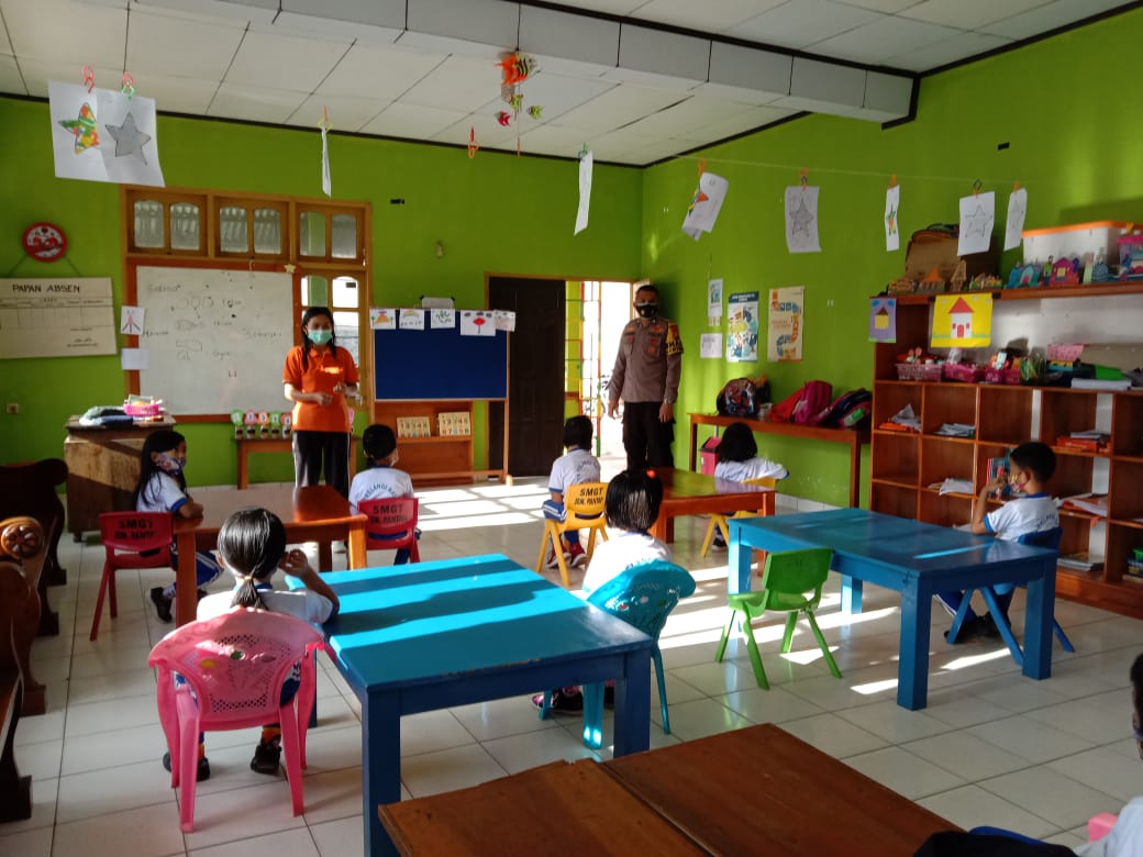 Bhabinkamtibmas Polsek Makale Melaksanakan Sambang Di Wilayah Binaan