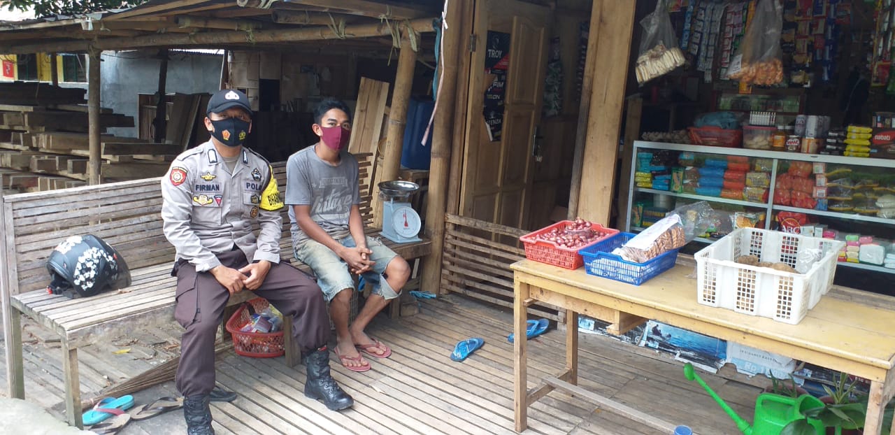 Bhabinkamtibmas Bripka Ahmad Firmansyah Samsu DDS di Kelurahan Lion Tondok iring