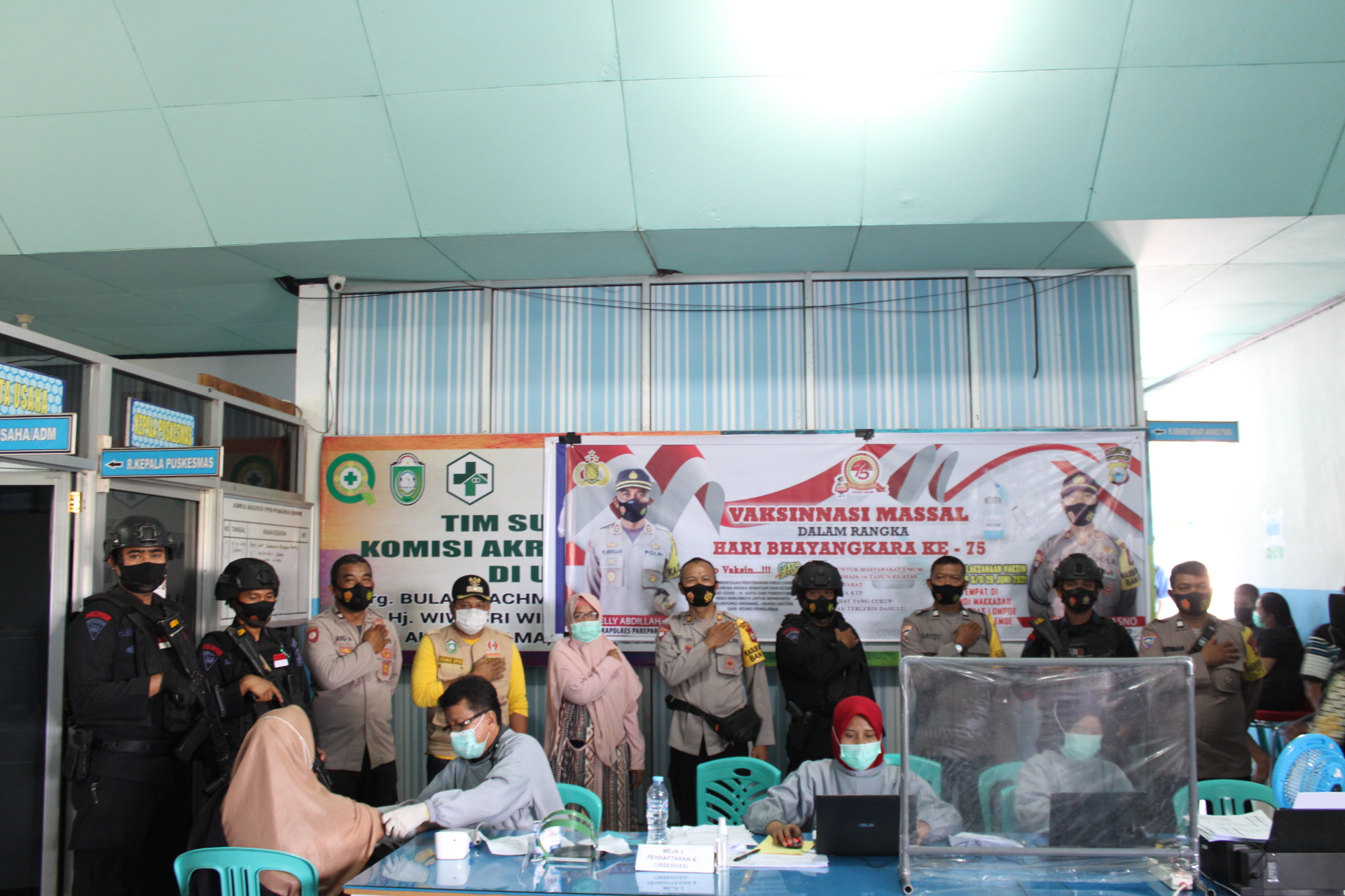 Polri Gelar Vaksin Covid-19 Secara Massal, Warga Kota Parepare Sangat Antusias Mengikuti