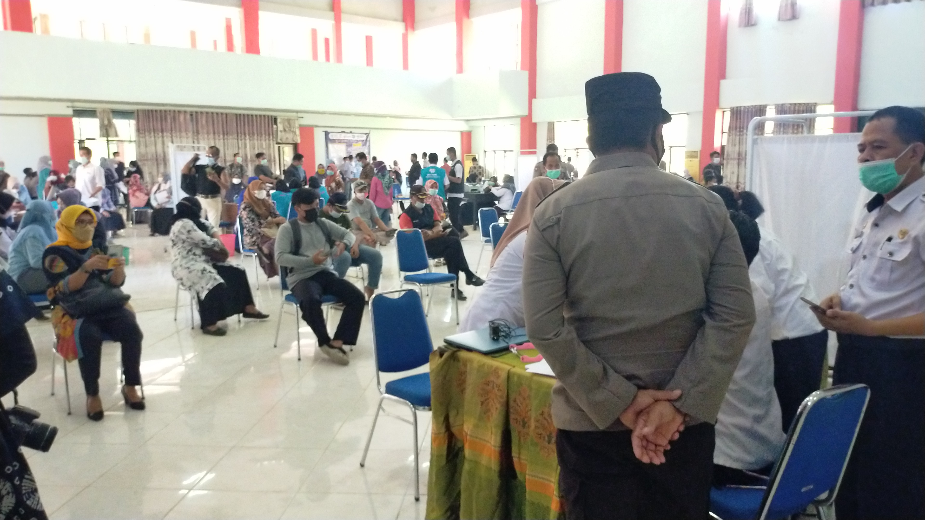 Polsek Marang Melaksanakan Pengamanan Vaksinasi Massal