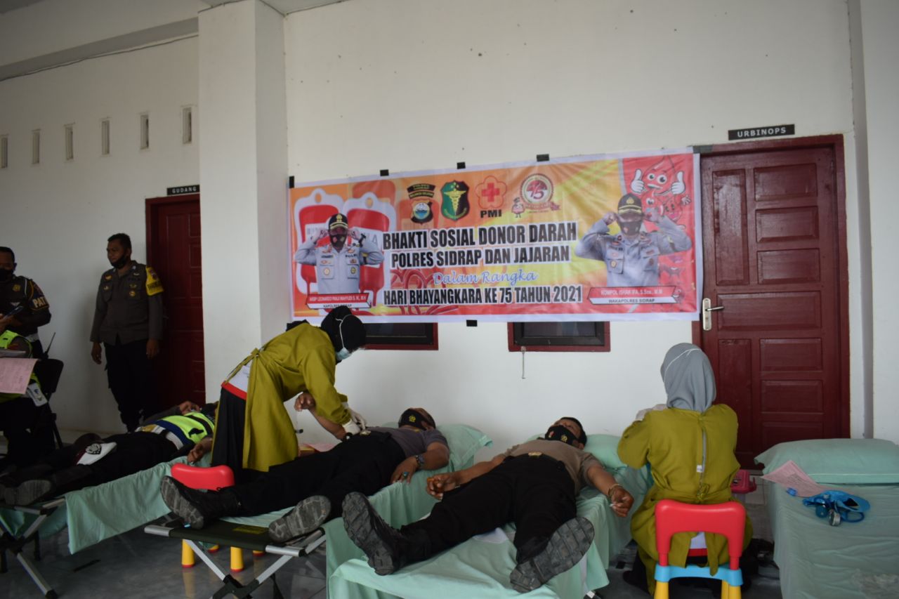 Peringati HUT Bhayangkara Ke-75 Polres Sidrap Gelar Baksos Donor Darah