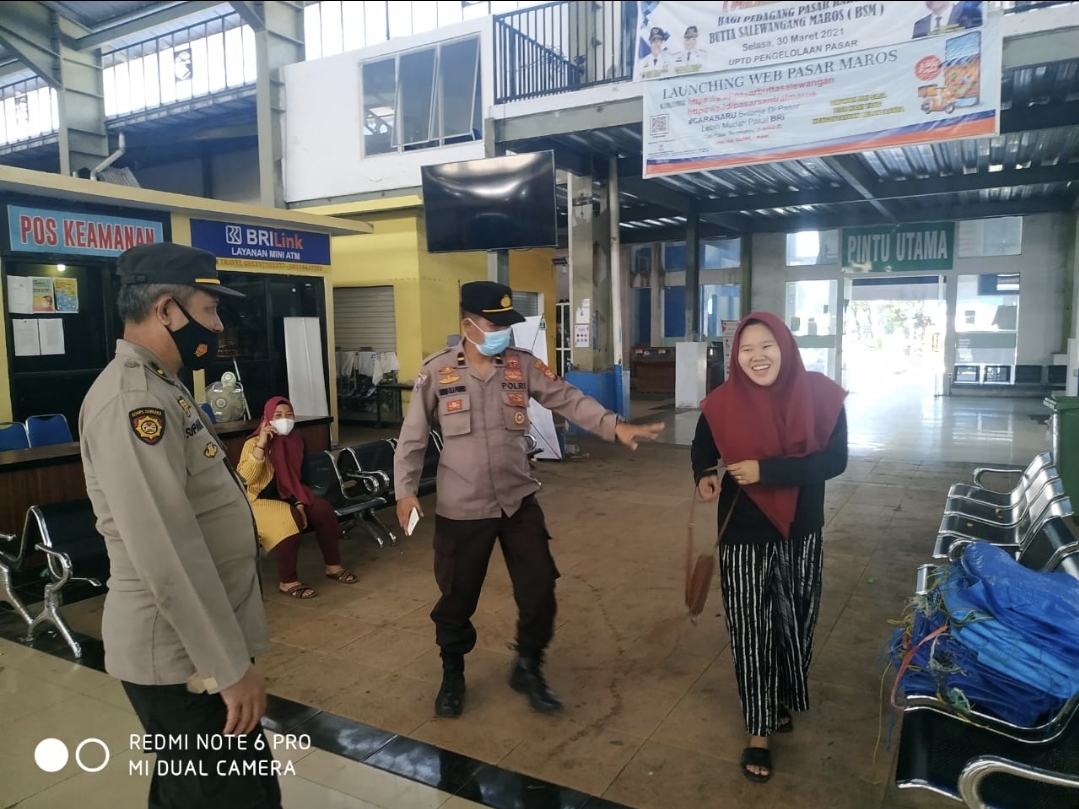 Sapa Warga Polisi Maros Ingatkan Warga Untuk Memakai Masker Di Tempat Umum