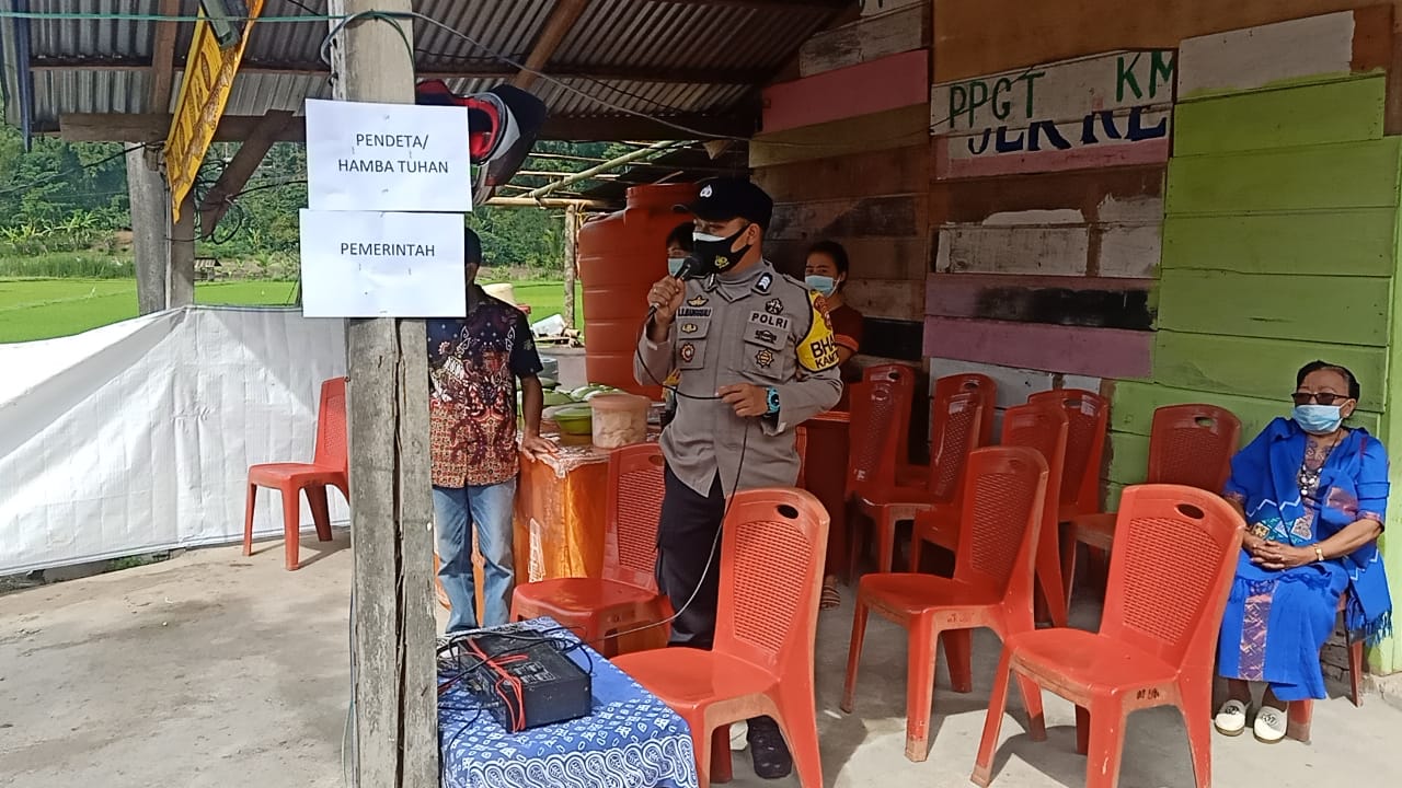 Bhabinkamtibmas Edukasi Protokol Kesehatan Pada Pernikahan Di Wilayah Binaan