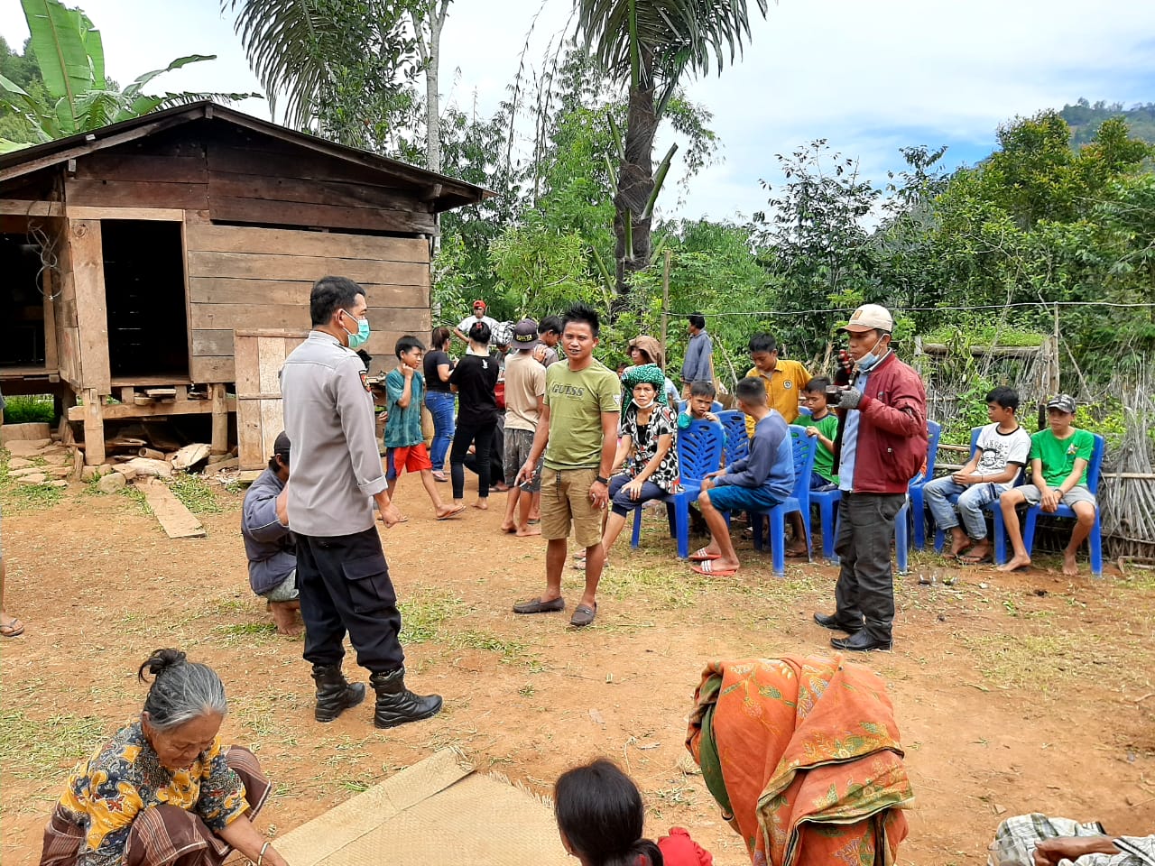 Bhabinkamtibmas Polsek Makale sambang dan himbauan protokol kesehatan