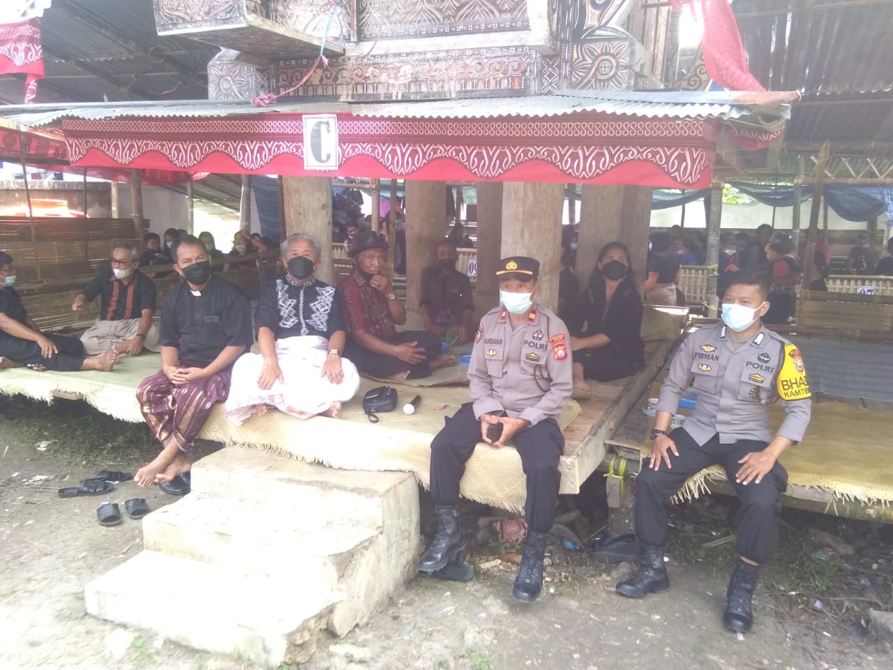 Wakapolsek Makale Bersama Bhabinkamtibmas Pengawasan Penerapan Protokol Kesehatan