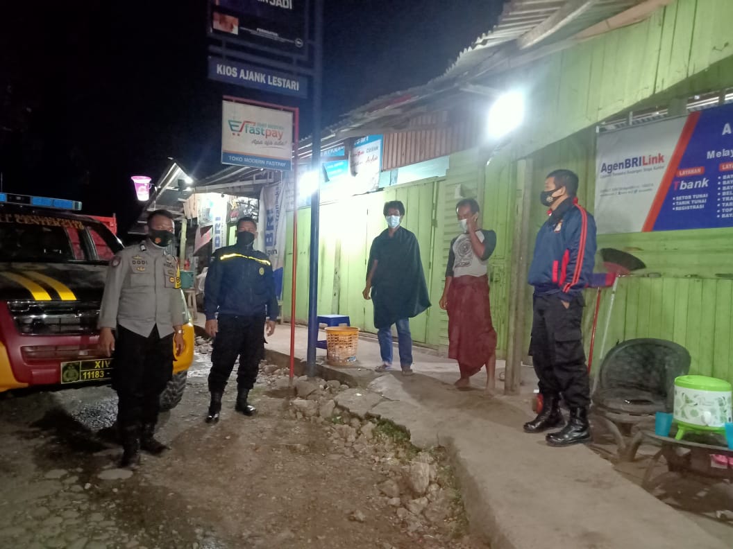 Antisipasi Gangguan Kamtibmas Personil Polsek Mengkendek Lakukan Patroli Blue Light