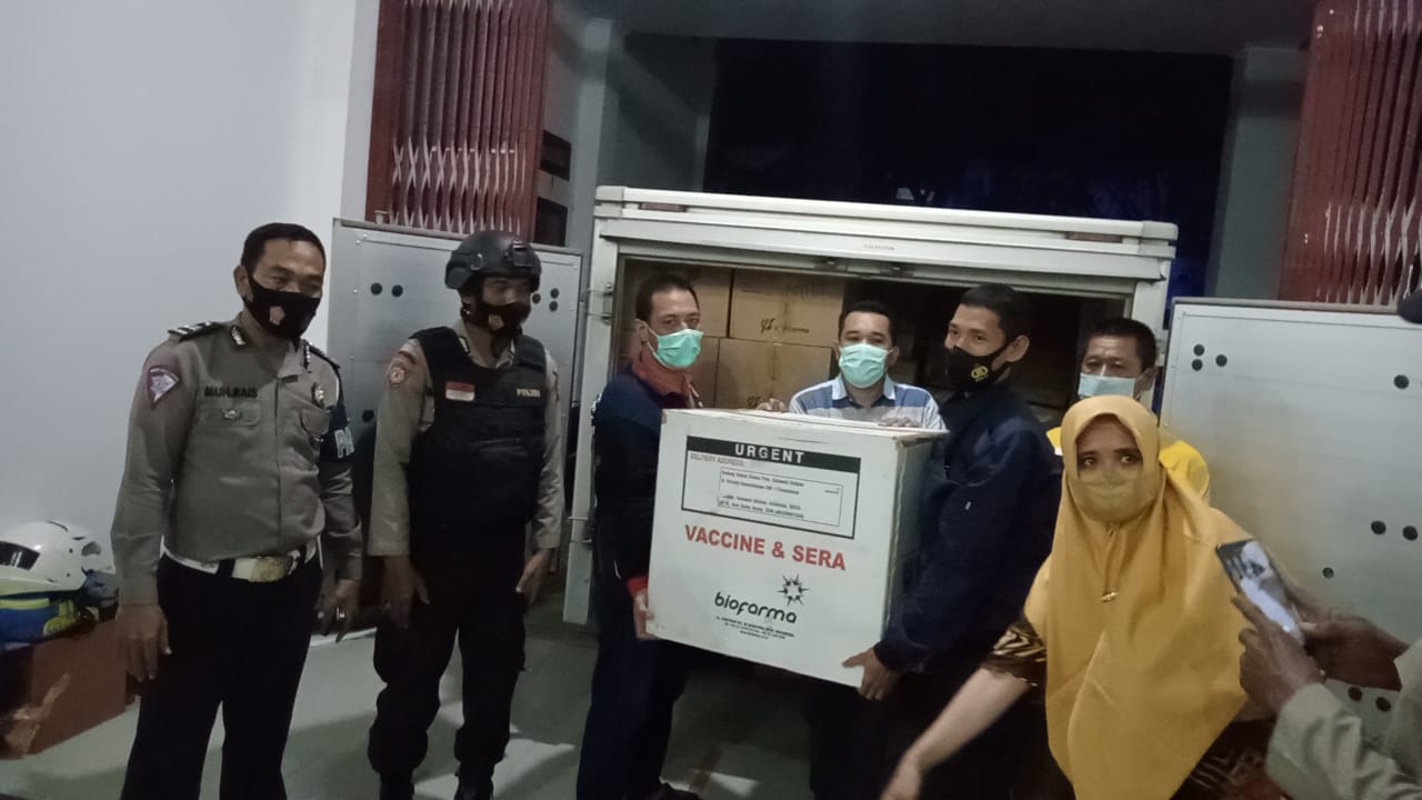 Sambut Hari Bhayangkara ke-75, Kapolres Pinrang Ajak Warga Vaksinasi Massal