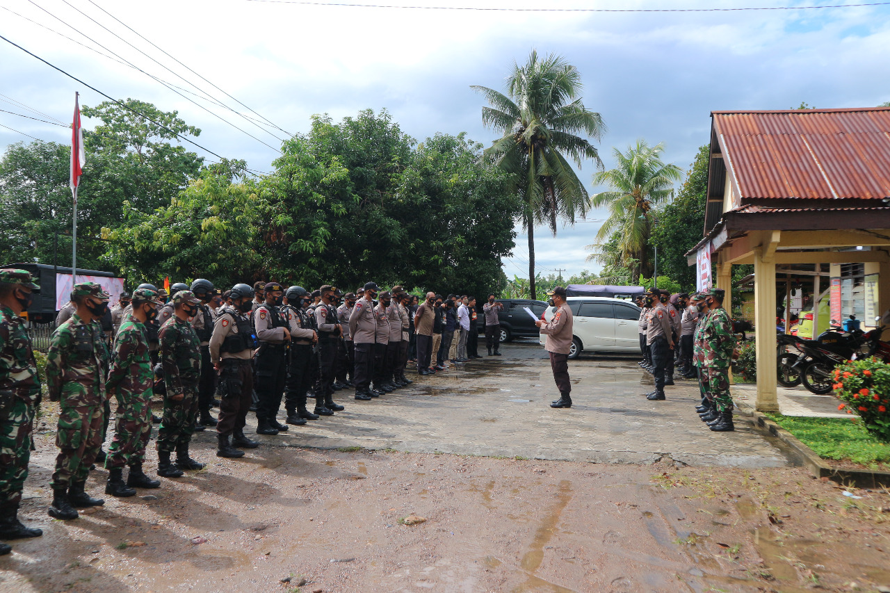 Personil Gabungan TNI Polri, Laksanakan Pengamanan Eksekusi Lahan di Wilayah Kec. Paleteang dan Kec. Patampanua Kab. Pinrang
