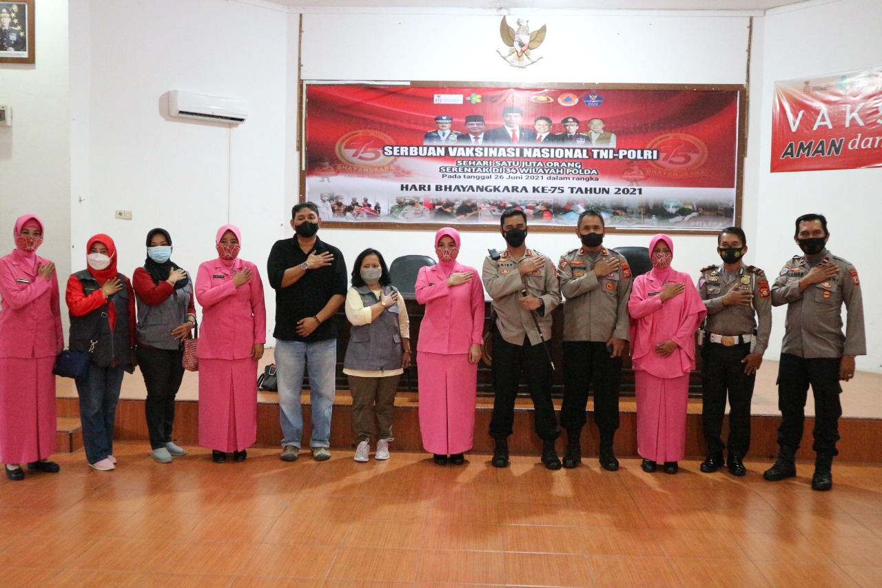 Jelang Peringatan Hari Bhayangkara ke 75, Polres Pinrang Laksanakan Vaksinasi Massal