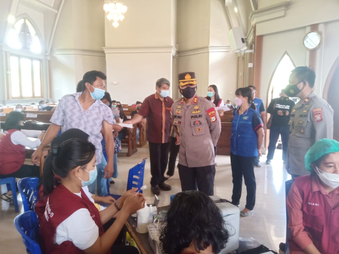 Vaksinasi Covid-19 Dalam Rangka Hari Bhayangkara Ke-75 Tahun 2021