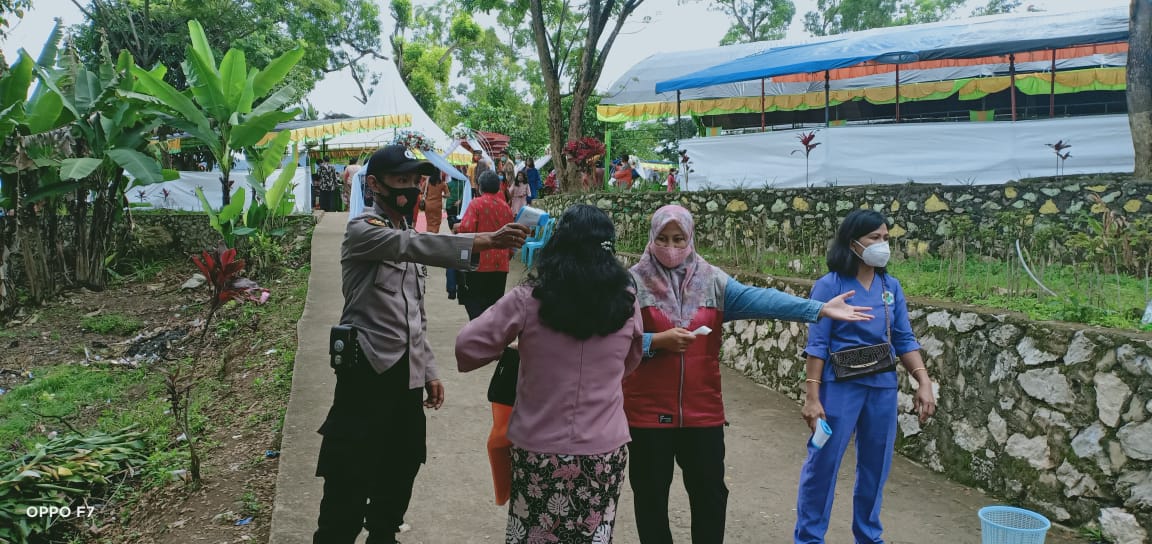 Bhabinkamtibmas Polsek mengkendek Lakukan Pengawasan kegiatan Rambu Tuka’