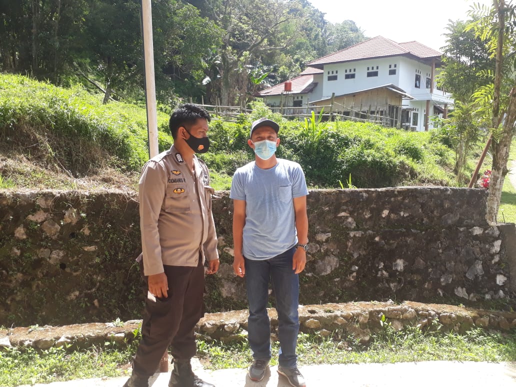 Door to door Bhabinkamtibmas Polsek Saluputti himbau protokol kesehatan