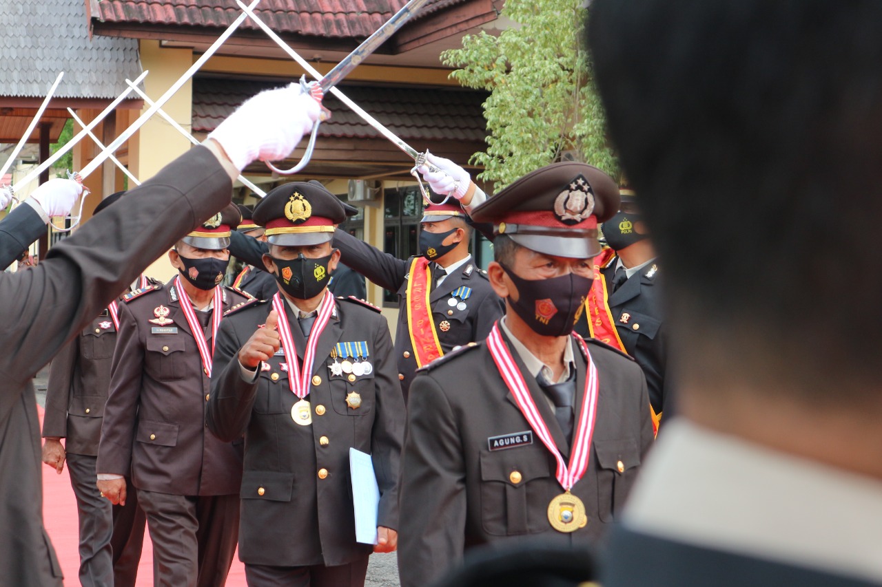 KAPOLRES PINRANG PIMPIN UPACARA PELEPASAN PURNAWIRAWAN POLRI